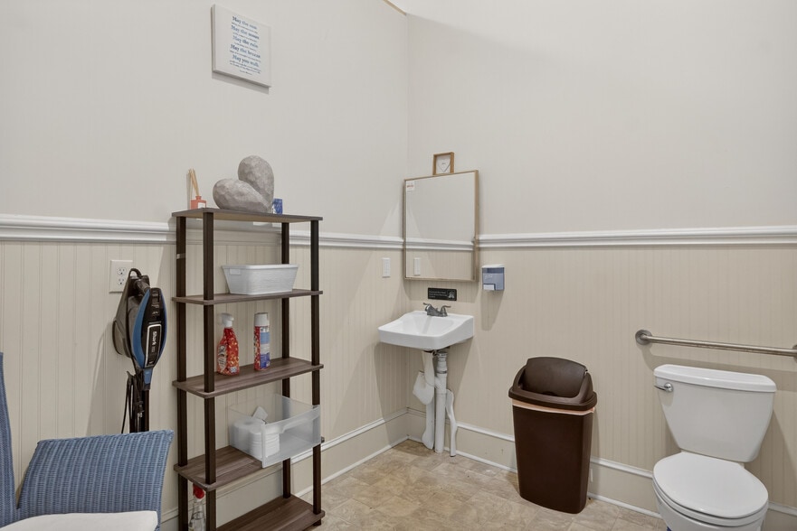 More Photos Of 104-110 S Hill Ave, South Hl, South Hill Office Residential For Sale