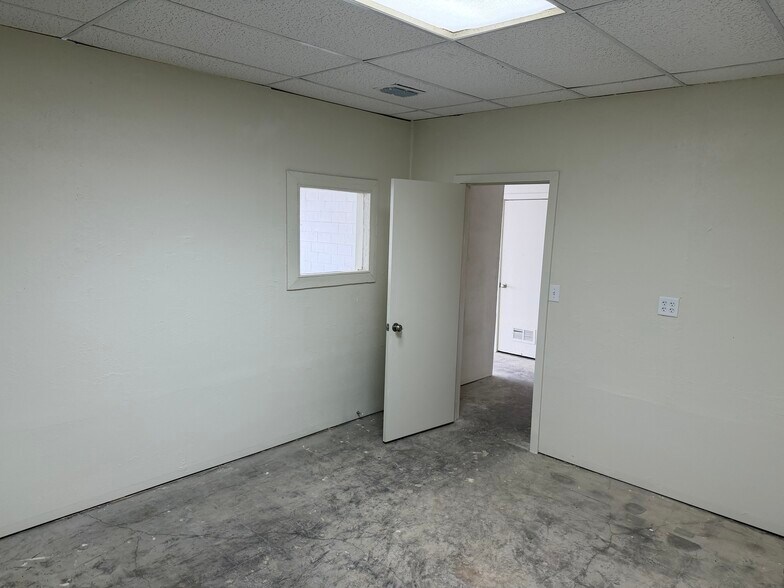 More Photos Of 1166 Butternut St, Abilene Flex For Lease