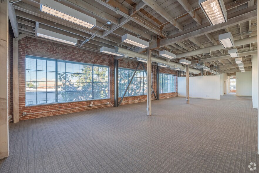 More Photos Of 318 Harrison St, Oakland Loft Creative Space For Lease