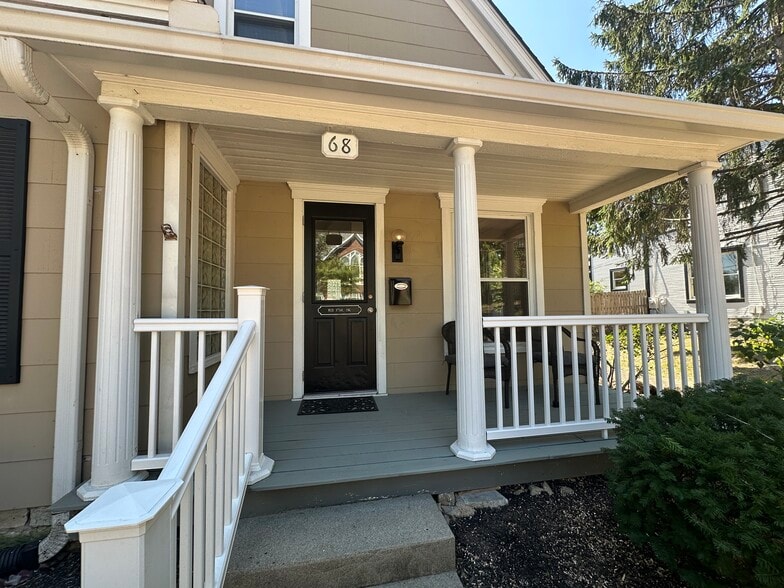 More Photos Of 68 E Franklin St, Dayton Office Residential For Lease