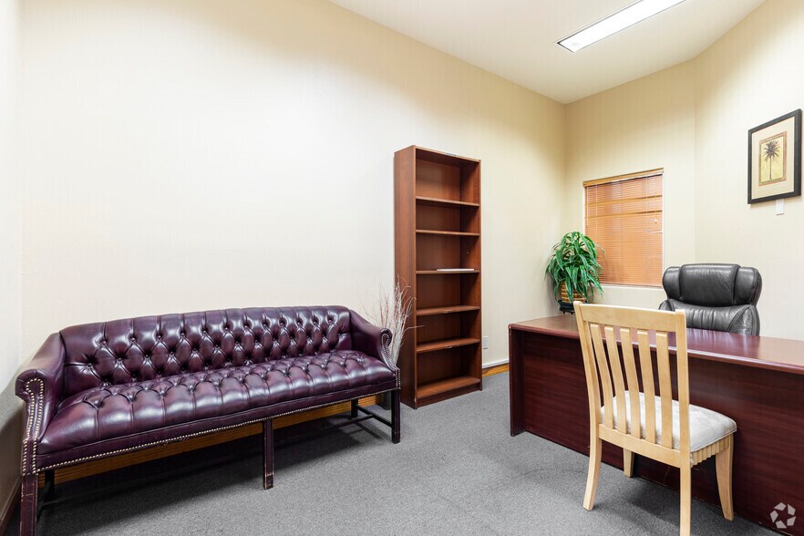 More Photos Of 1990 E Lohman Ave, Las Cruces Office For Lease