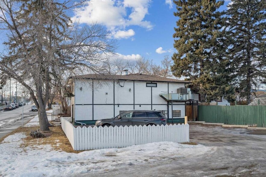 More Photos Of 5340 2 St SW, Calgary Flex For Sale