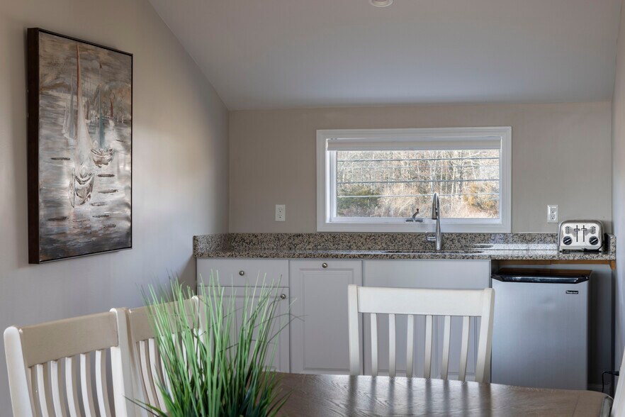 More Photos Of 830 Stonington Rd, Stonington Marina For Sale