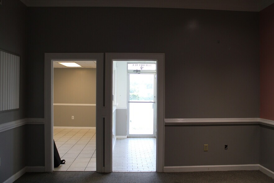 More Photos Of 3632 US Highway 92 E, Lakeland Storefront Retail Office For Lease