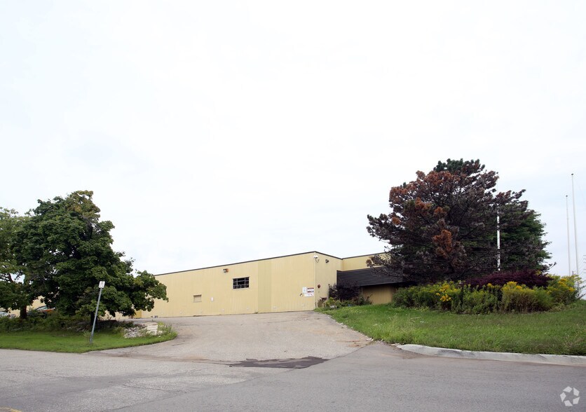 More Photos Of 501 Manitou Dr, Kitchener Manufacturing For Lease