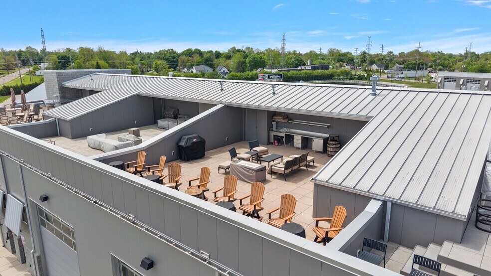 More Photos Of 148 Pit Ln, Pontiac Parking Garage For Sale