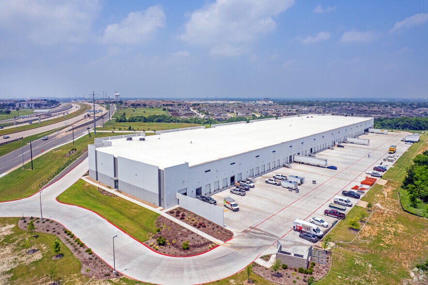 More Photos Of 2700 Louis Henna Blvd, Round Rock Warehouse For Lease