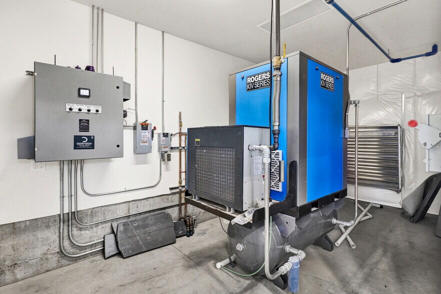 More Photos Of 5457 Pacific Fern Dr, Ferndale Manufacturing For Sale