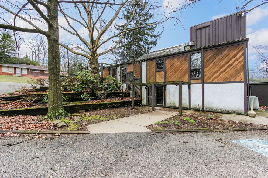 More Photos Of 4351 Old William Penn Hwy, Monroeville General Retail For Sale