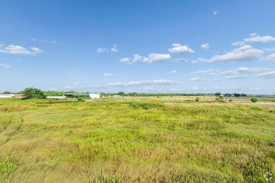More Photos Of 105 Beck Rd E, Inez Flex For Sale