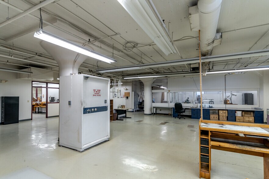 More Photos Of 120 E 3rd St, Newport Office For Lease