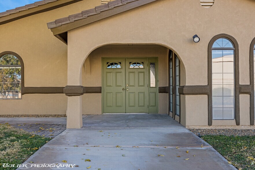 More Photos Of 320 E Old Mill Rd, Mesquite Office For Sale