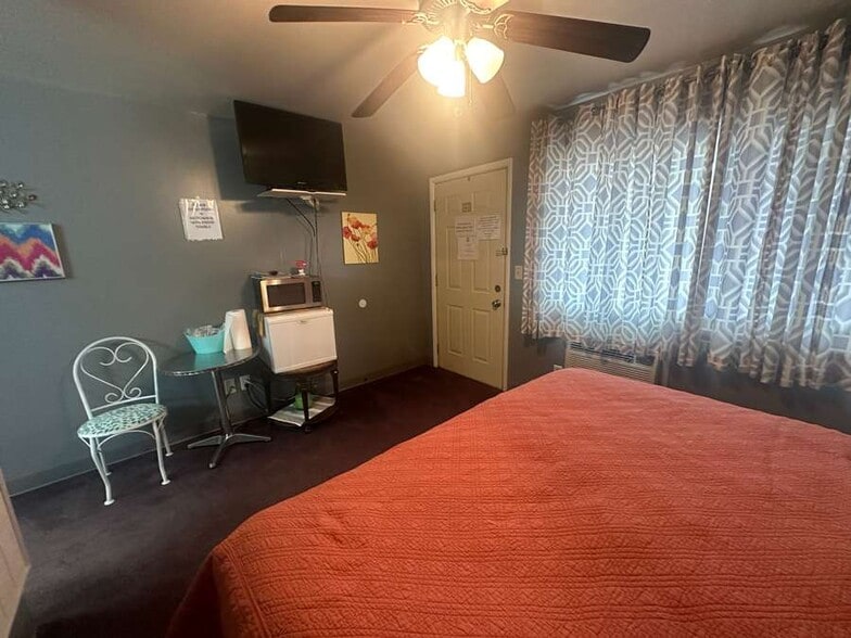 More Photos Of 810 E US Hwy 275, Ewing Hotel For Sale