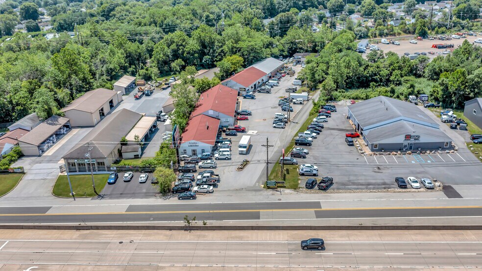 More Photos Of 2213 Ogletown Rd, Newark Warehouse For Lease