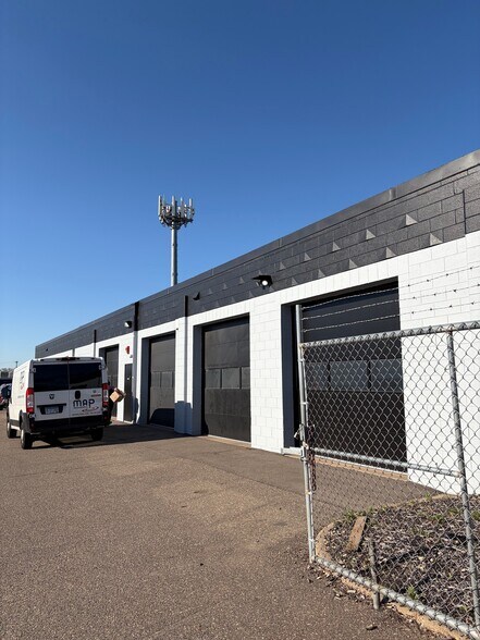 More Photos Of 960 Osborne Rd NE, Fridley Auto Repair For Lease