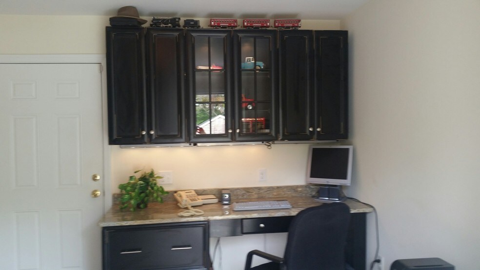 More Photos Of 152 Magnolia Ln, Middletown Veterinarian Kennel For Lease