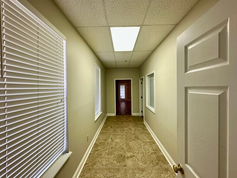 More Photos Of 807 Monroe St, Clinton Office For Sale