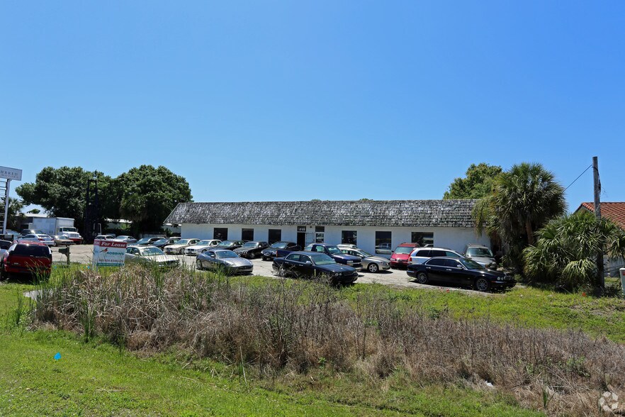 More Photos Of 3935 Washington Blvd, Sarasota Auto Dealership For Lease