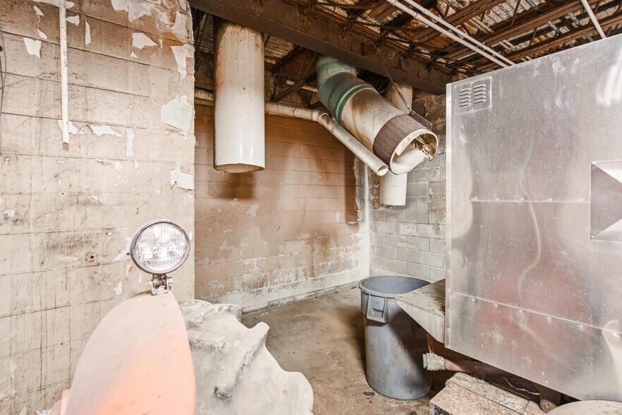 More Photos Of 1908 Water Level Rd, Somerset Specialty For Sale