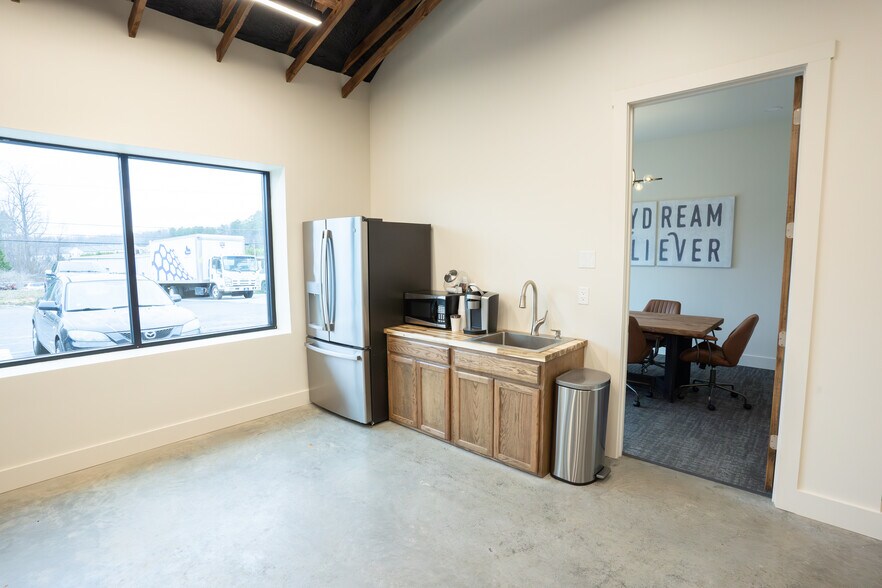 More Photos Of 5955 Atlanta Hwy, Alpharetta Office For Sale