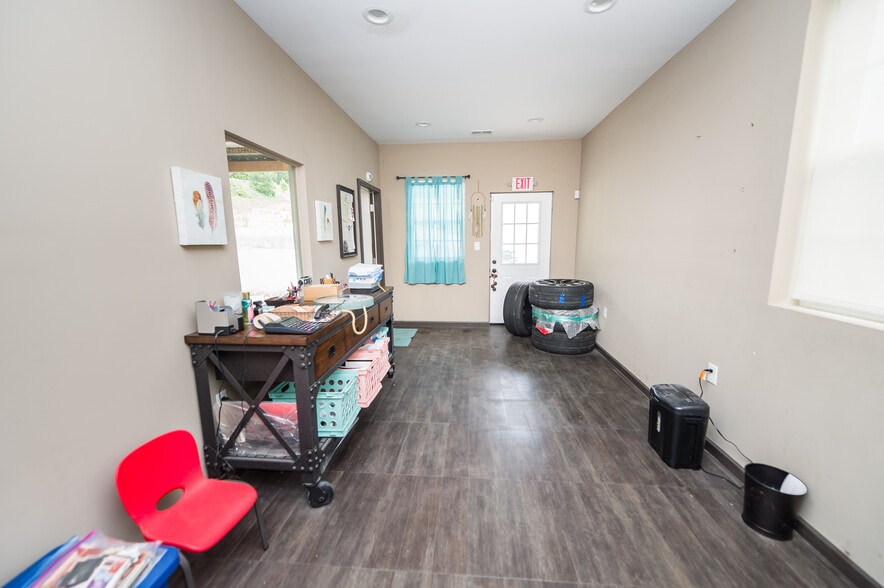 More Photos Of 2648 Rainbow Lake Rd, Inman Flex For Sale