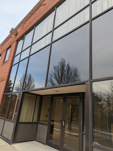 More Photos Of 15 Tech Valley Dr, East Greenbush Flex For Lease