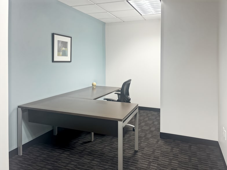 More Photos Of 400 Renaissance Ctr, Detroit Coworking Space