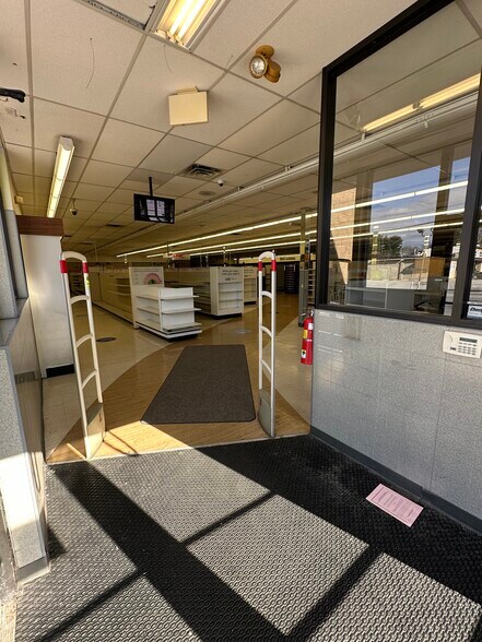 More Photos Of 2901 Springfield Rd, Broomall Drugstore For Lease