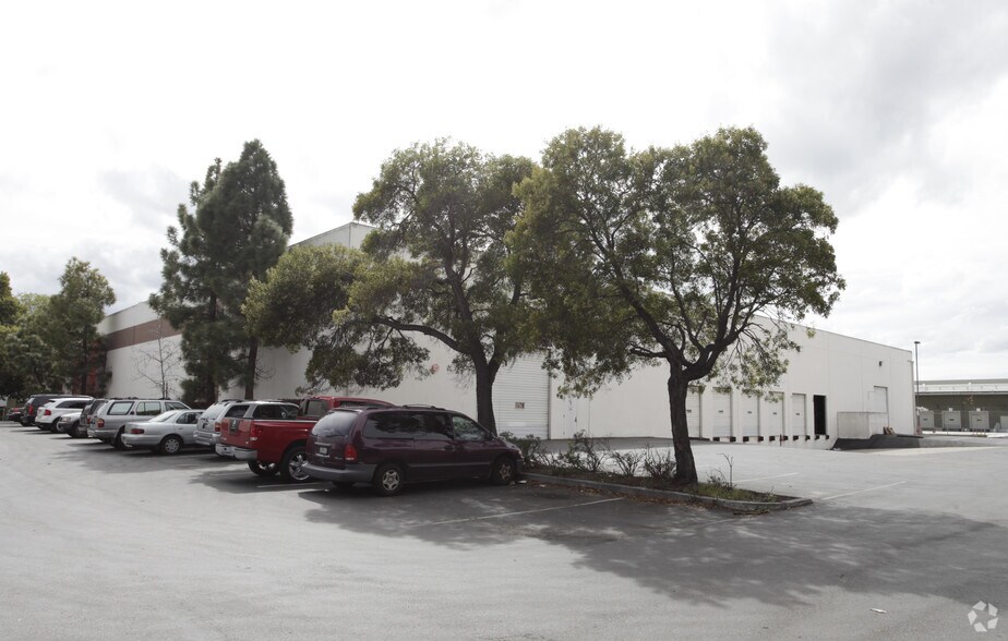 More Photos Of 2819-2821 Faber St, Union City Warehouse For Lease