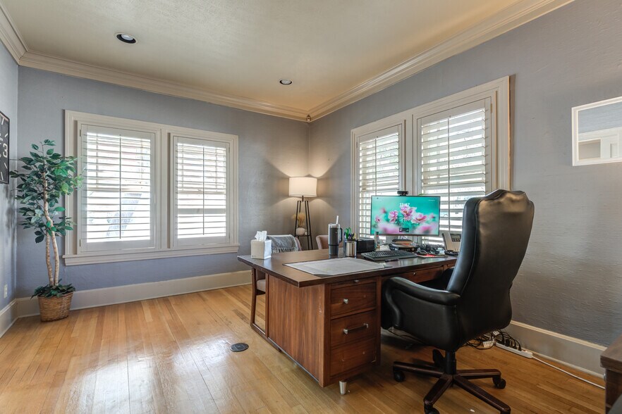 More Photos Of 2124 Broadway St, Lubbock Office For Sale