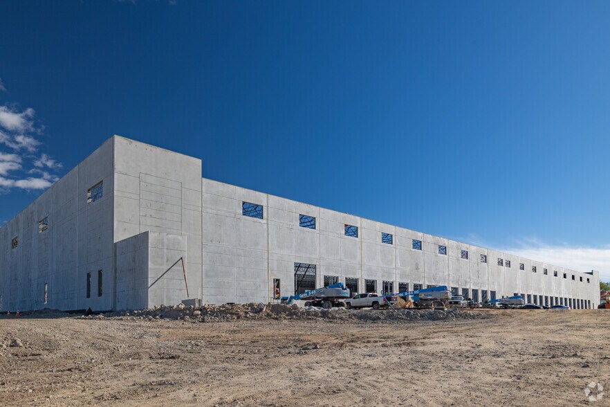 More Photos Of 1201 W Gowen Rd, Boise Warehouse For Lease