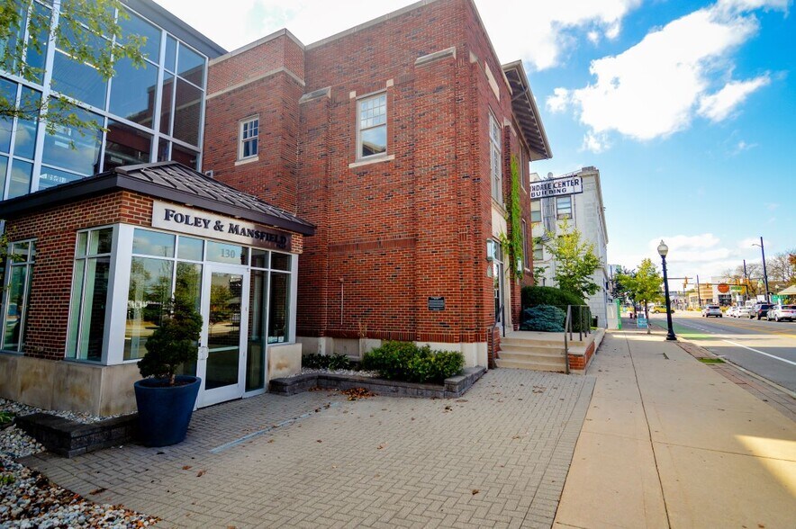 More Photos Of 130 E Nine Mile Rd, Ferndale Office For Sale