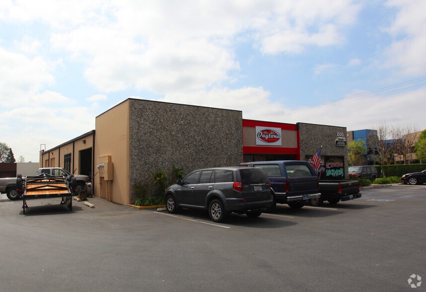 More Photos Of 2100 E McFadden Ave, Santa Ana Warehouse For Lease
