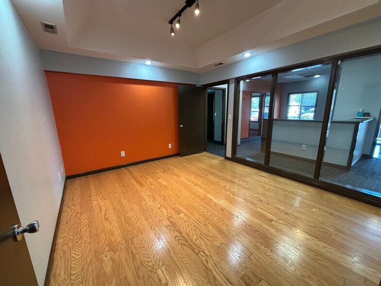 More Photos Of 297 Garlington Rd, Greenville Flex For Sale