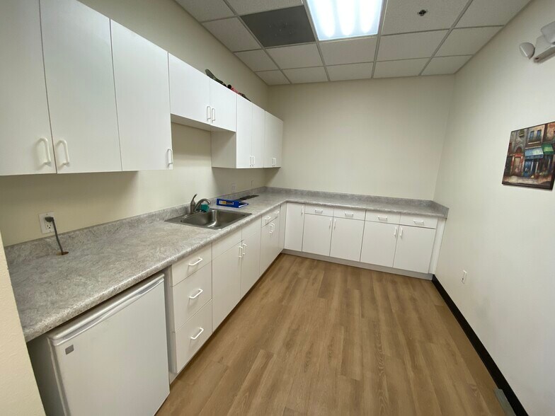 More Photos Of 3213 E Warm Springs Rd, Las Vegas Medical For Lease