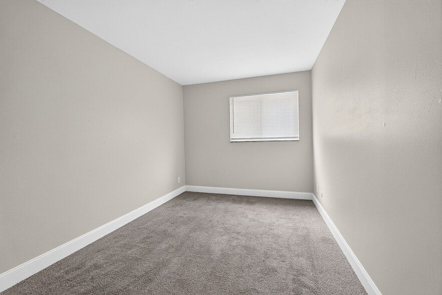 More Photos Of 3670 Seabrook Ave, Columbus Apartments For Sale