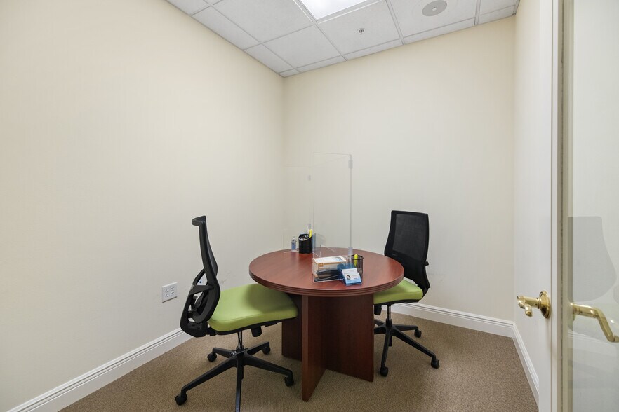 More Photos Of 7100 S Beneva Rd, Sarasota Office For Lease