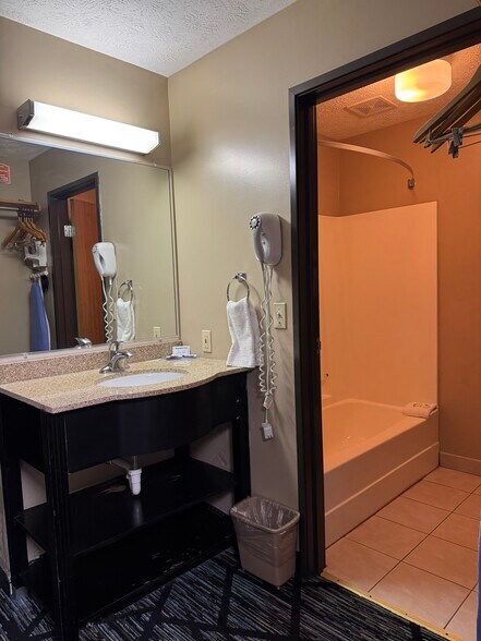 More Photos Of 1701 31st St, Central City Hotel For Sale