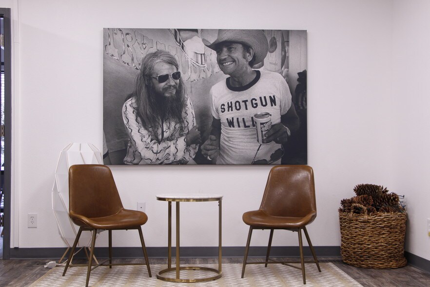 More Photos Of 3901 SE Naef Rd, Portland Manufacturing For Lease