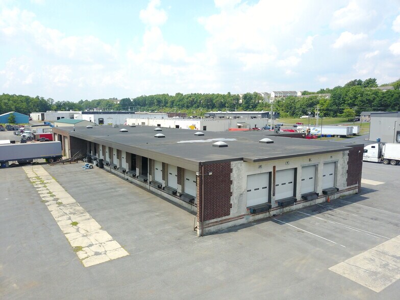 More Photos Of 7651 Derry St, Harrisburg Truck Terminal For Lease