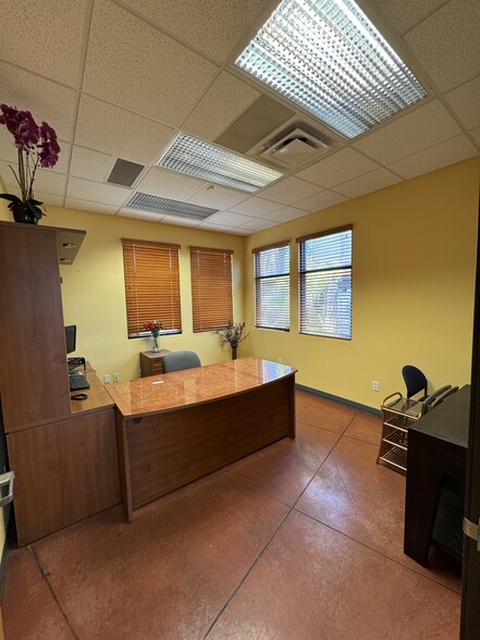 More Photos Of 801 N Wilmot Rd, Tucson Office For Sale
