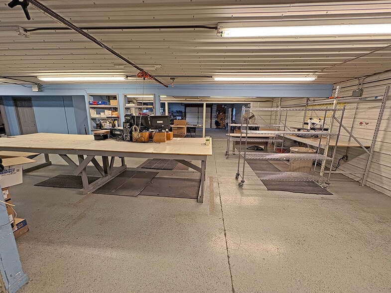 More Photos Of 1325 N Broad St, Carlinville Warehouse For Lease