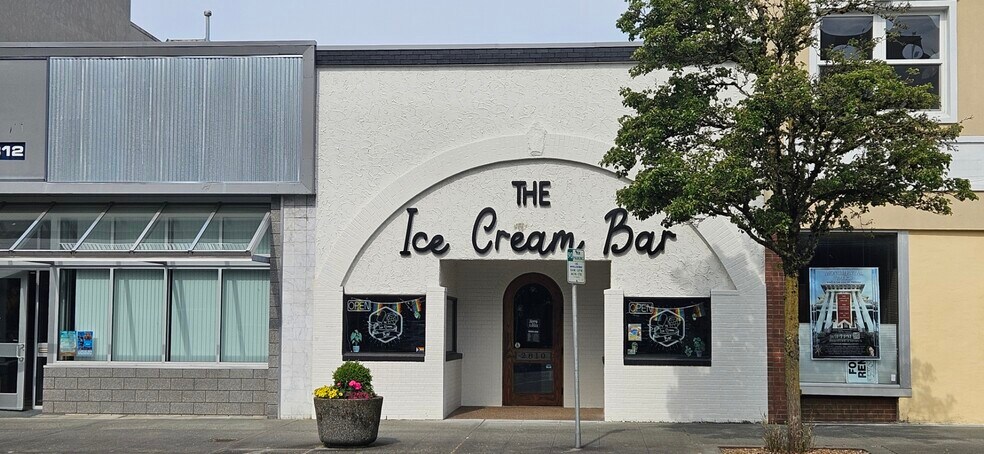 Primary Photo Of 2810 Colby Ave, Everett Storefront For Sale