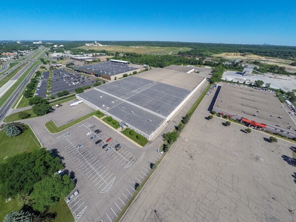 More Photos Of 2300 Hwy 13 W, Burnsville Warehouse For Lease