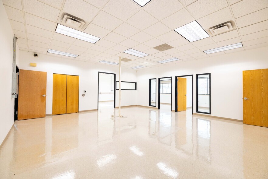 More Photos Of 640 Avis Dr, Ann Arbor Flex For Sale