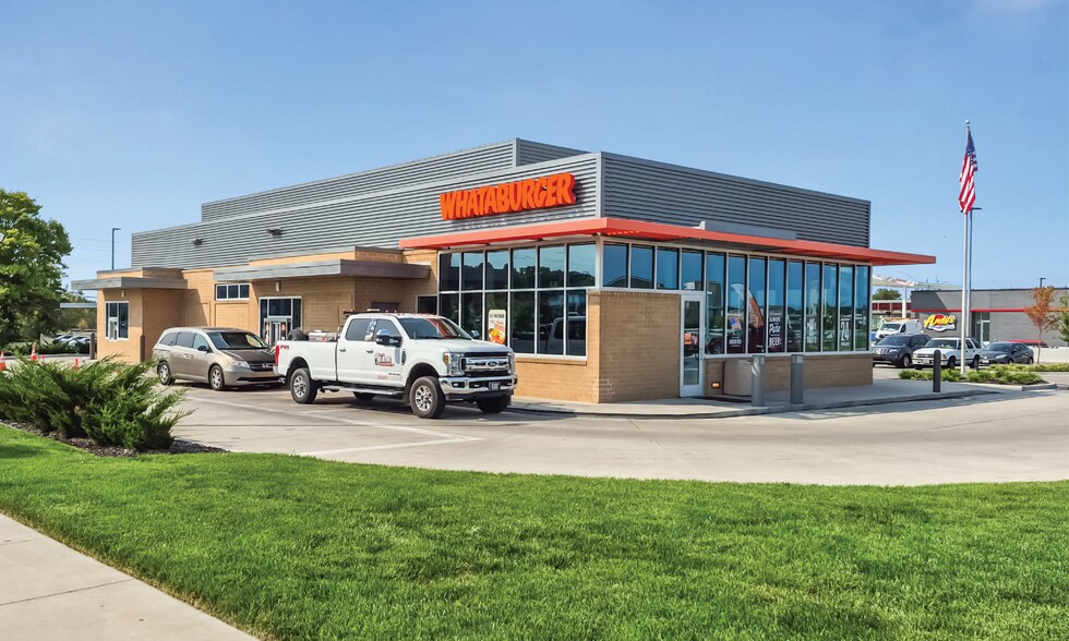 Primary Photo Of 600 NW Barry Rd, Kansas City Fast Food For Sale