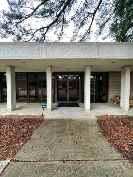 More Photos Of 130 Lexington Ln, Southern Pines Office For Sale