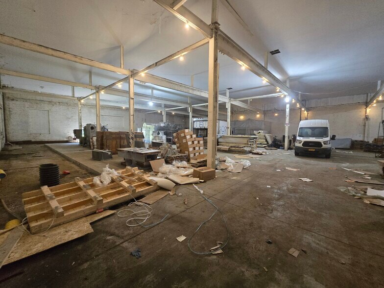 More Photos Of 335 Moffat St, Brooklyn Distribution For Sale