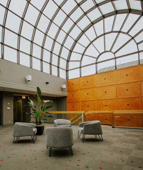 More Photos Of 1900 Hollister Dr, Libertyville Unknown For Lease