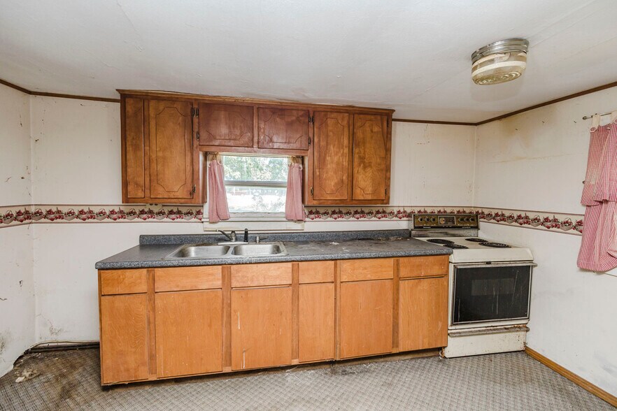 More Photos Of 1610 W 6th Ave, El Dorado General Retail For Sale
